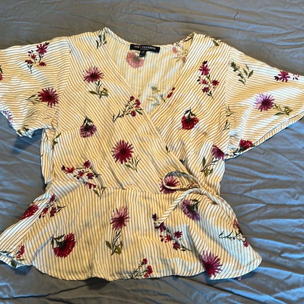 Women’s blouse, size small